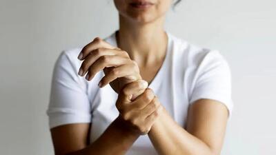 سوزش بی‌دلیل پوست دست و پا نشانه چیست؟