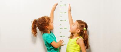 بهترین زمان مصرف مکمل‌های رشد؛ راهنمای جامع برای دستیابی به حداکثر قد