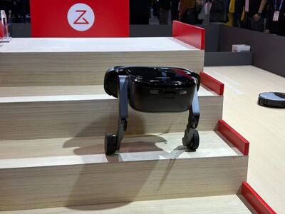 این جاروی روباتیک از پله بالا می‌رود