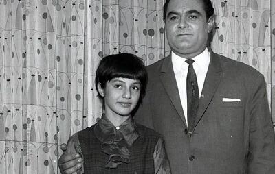 عکس| سفر زمان؛ «گوگوش» و همسرش «محمود قربانی» سر میز شام در شب عروسی؛ سال ۴۶