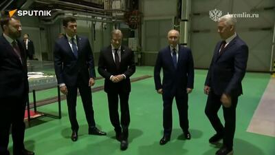 پوتین وارد ایستگاه قطار امینیفسکویه شد و از نمایشگاهی درباره فناوری‌های بدون راننده غیرنظامی بازدید می کند