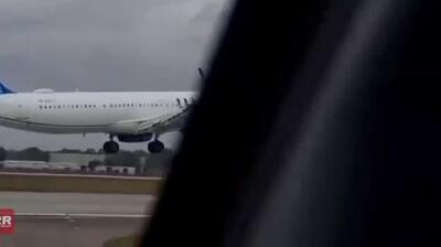 یک هواپیمای متعلق به شرکت هواپیمایی یونایتد ایرلاینز هنگام فرود در فرودگاه بین‌المللی اورلاندو پس از اینکه چرخ جلو از ارابه فرود جدا شد، به سختی از فاجعه به دور ماند