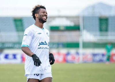 ‏جنجالی‌ترین خارجی لیگ: اوبونت بی‌خبر از همه چیز!