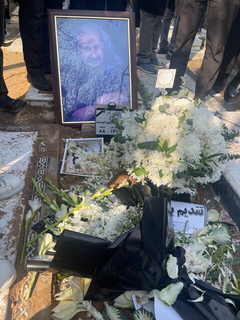 خاکسپاری سعید پیردوست/ گله از عدم حضور مهران مدیری و بچه‌های «شب‌های برره»