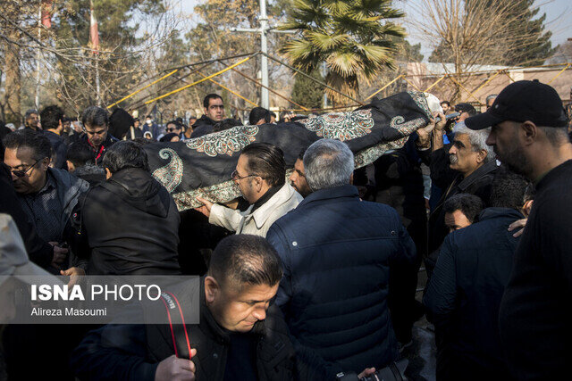 خاکسپاری سعید پیردوست/ گله از عدم حضور مهران مدیری و بچه‌های «شب‌های برره»