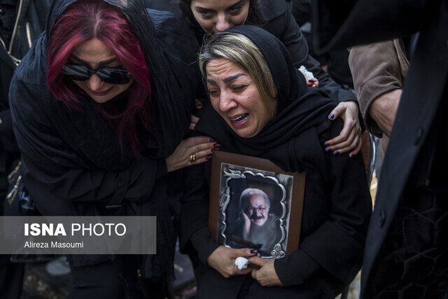 خاکسپاری سعید پیردوست/ گله از عدم حضور مهران مدیری و بچه‌های «شب‌های برره»