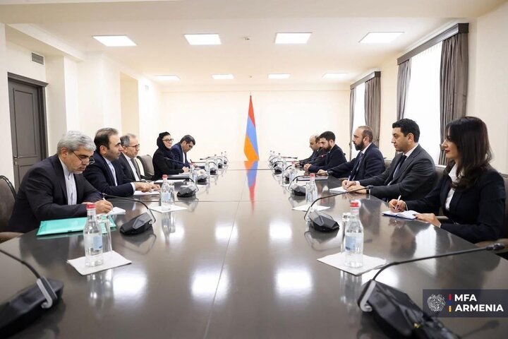 رایزنی منطقه‌ای تخت روانچی با مقامات ارشد ارمنستان