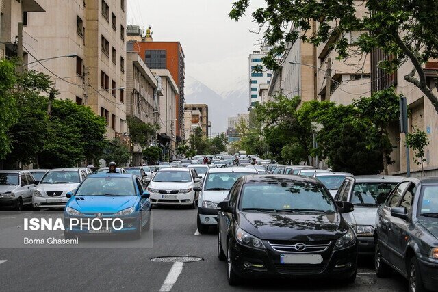 چرا قیمت خودروهای ایرانی با گرانی ارز اوج گرفت؟